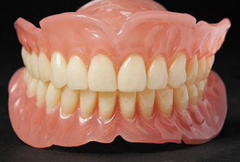 オーダーメイドの入れ歯治療